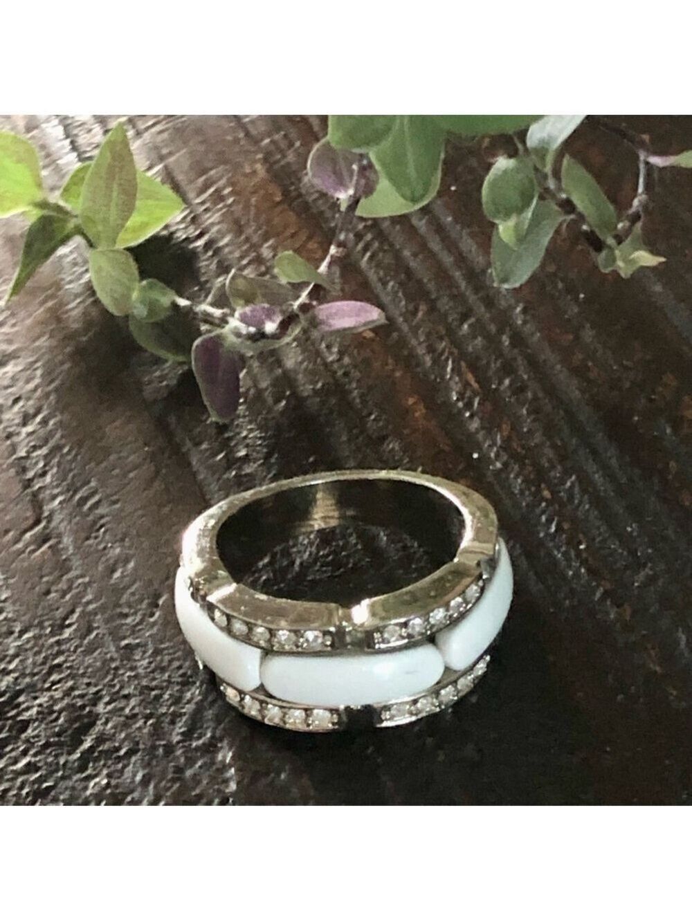 Banana Republic Cocktail Ring White and Silver with Rhinestones size 7.5